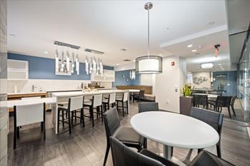 Resident lounge at sky on main